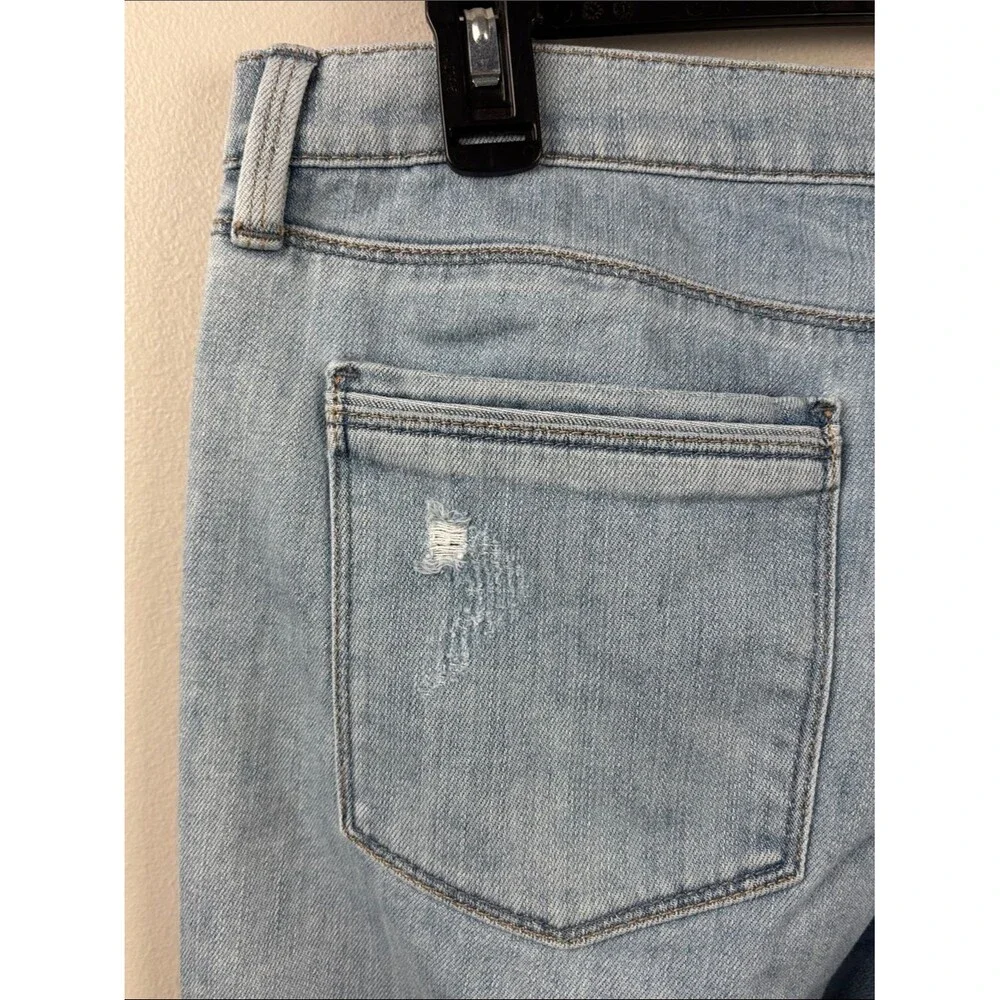 White House Black Market Light Blue Embroidered Floral distressed Jeans
